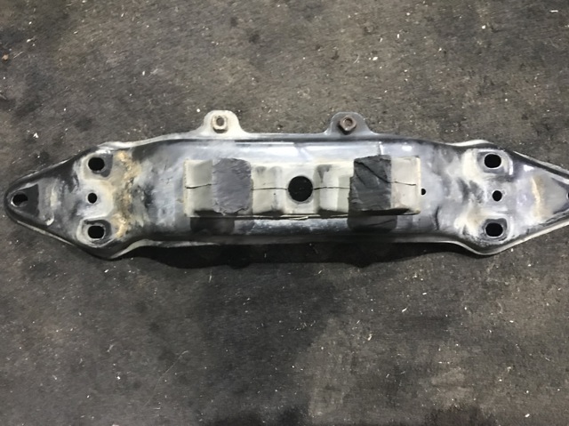 Кріплення трансмісії 41021AC381 SUBARU