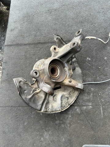 Цапфа поворотна права 4230405130 TOYOTA