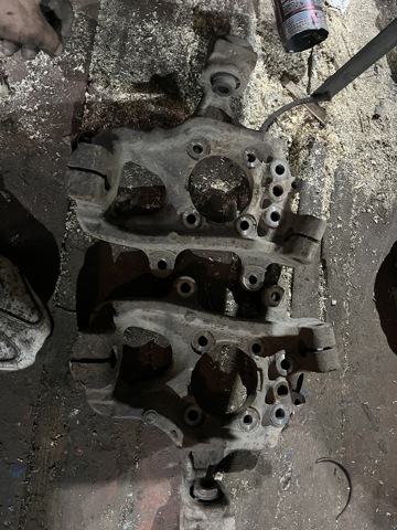 Цапфа - поворотний кулак задній, правий 43018EB300 NISSAN