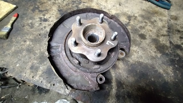 Цапфа ліва 430198H300 NISSAN