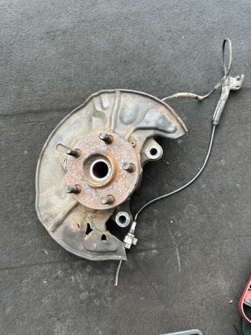 Маточина колеса передня 4350221010 TOYOTA