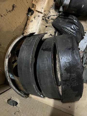 Колодки гальмові задні, барабанні 440600X825 NISSAN