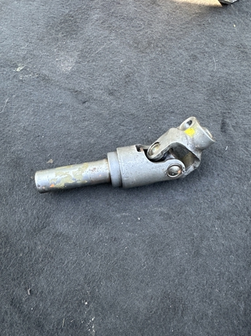 Вал рульової колонки, нижній 4522105010 TOYOTA