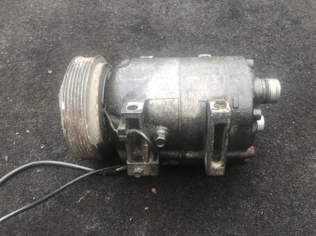 Компресор кондиціонера 4A0260805D VAG