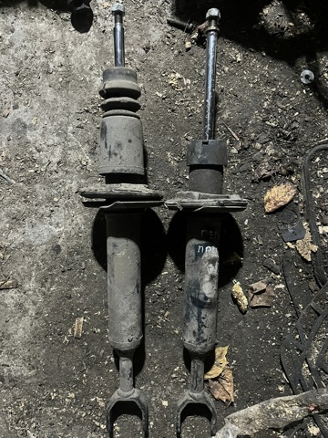 Стійка передня Фольксваген Пассат B5