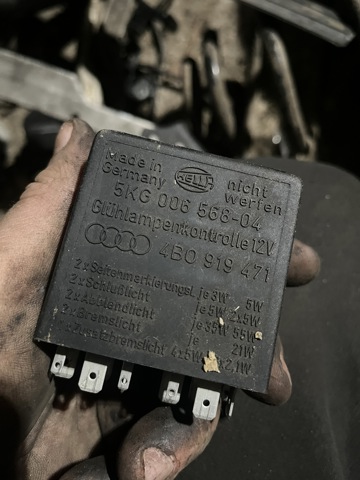 Реле поворотів Skoda Fabia 1