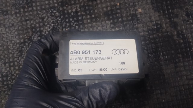 Блок управління сигналізатора руху 4B0951173 VAG