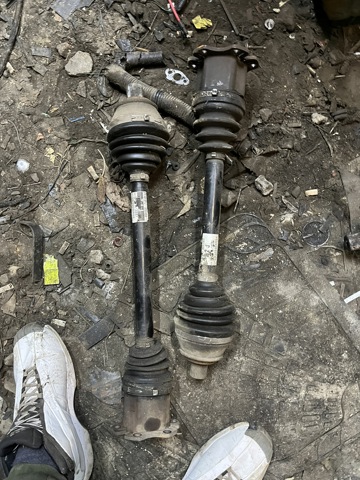 Піввісь передня, права 4F0407272J VAG