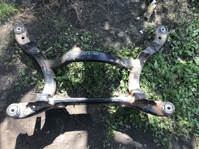 Балка задньої підвіски поперечна 4F0505235AH VAG