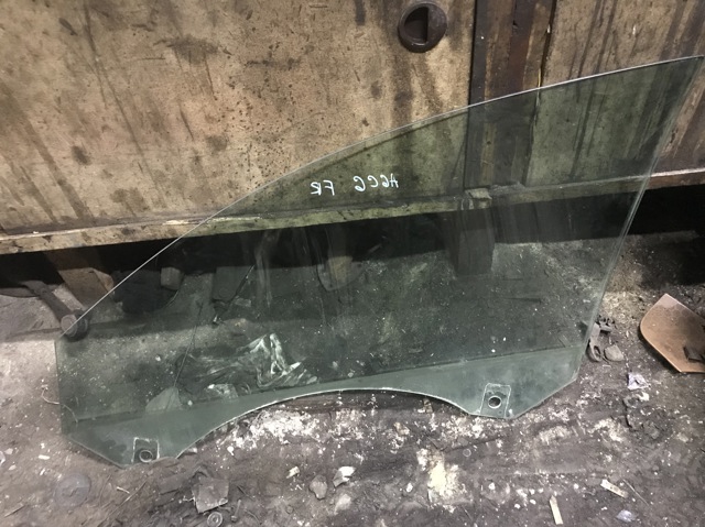 Скло пасажирських дверей 4F0845202D VAG