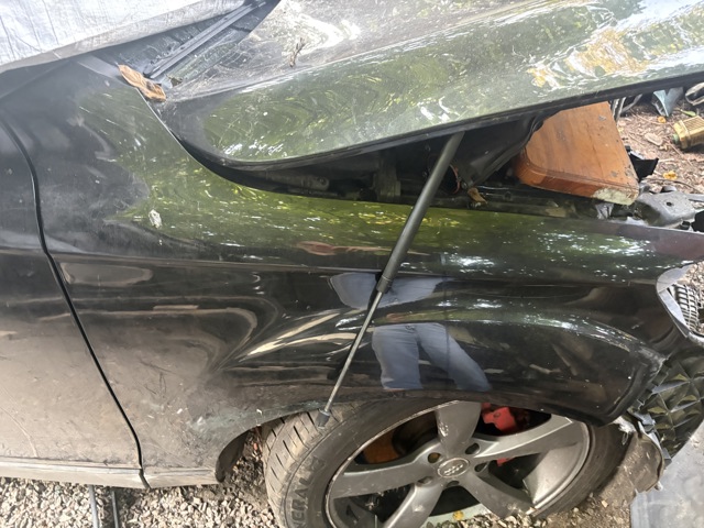 Переднє праве крило 4L0821102 VAG