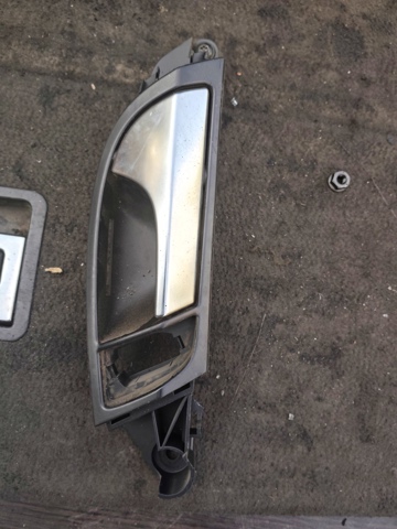 Ручка передньої двері внутрішня права 4L0837020 VAG