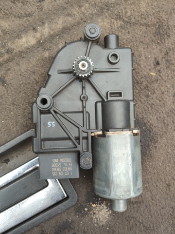 Мотор приводу люка 4L0959591 VAG