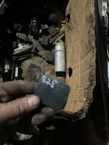 Заглушка бампера буксирувального гака, задня 51128219075 BMW