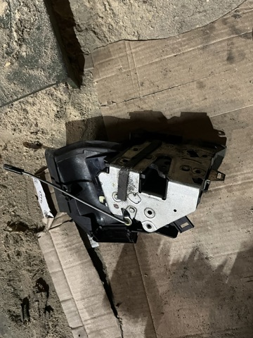 Замок задніх дверей, правих 51228125672 BMW
