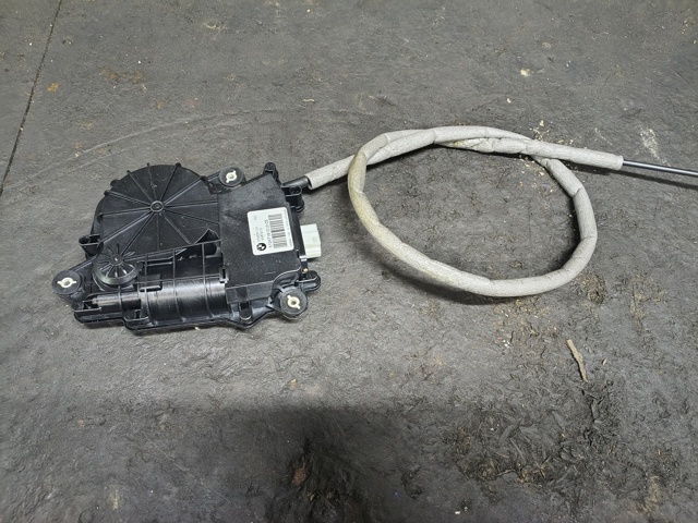 Мотор (клапан) дотягування багажника 51247191213 BMW