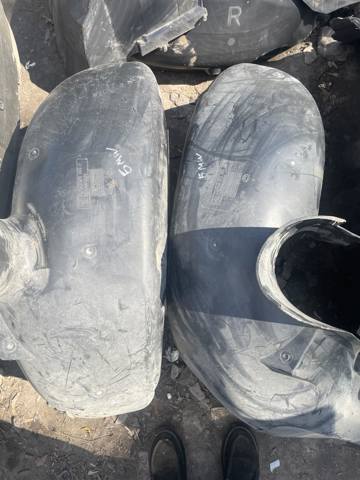 Підкрилок задній правий 51718172462 BMW