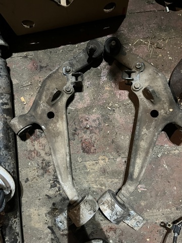 Поперечний важіль 545018H310 NISSAN