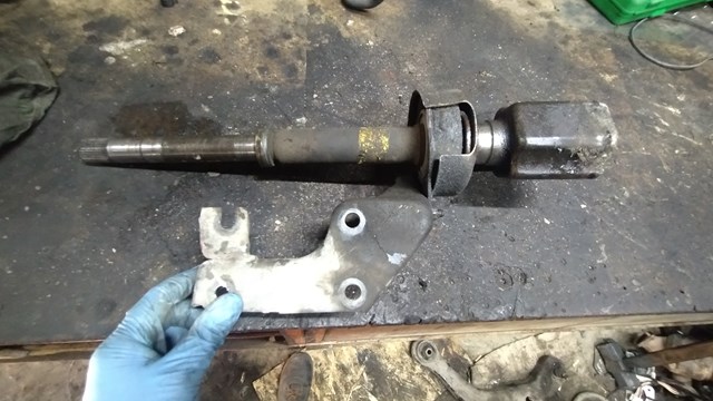 Піввісь передня, права 5L8Z3A428DB FORD