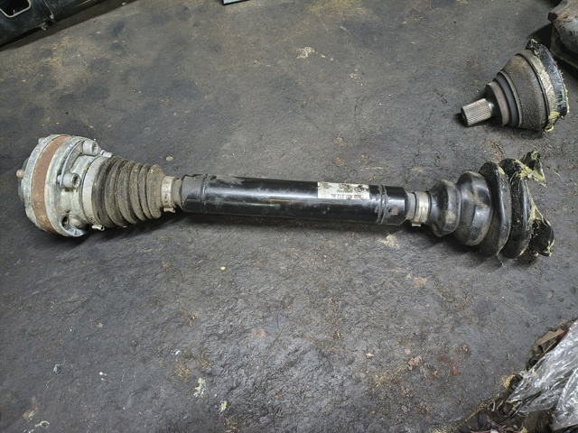 Привід правий 5Q0407272BL VAG