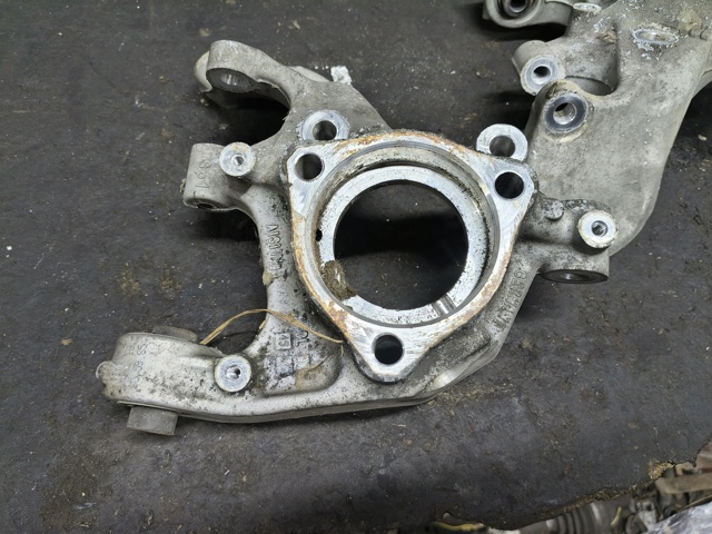 Цапфа - поворотний кулак задній, лівий 5Q0505435J VAG