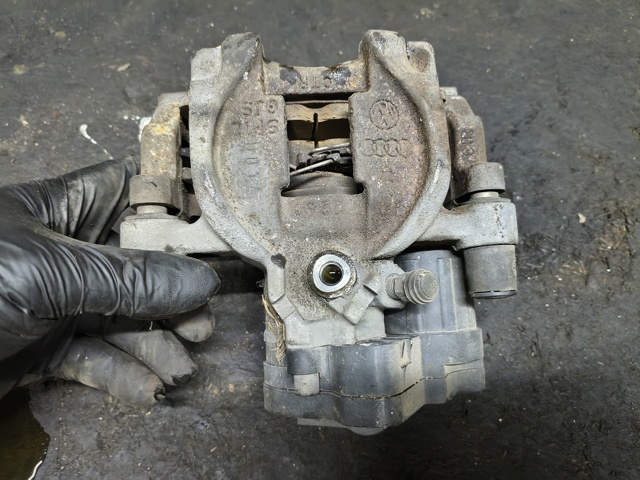 Супорт гальмівний задній правий 5Q0615424 VAG