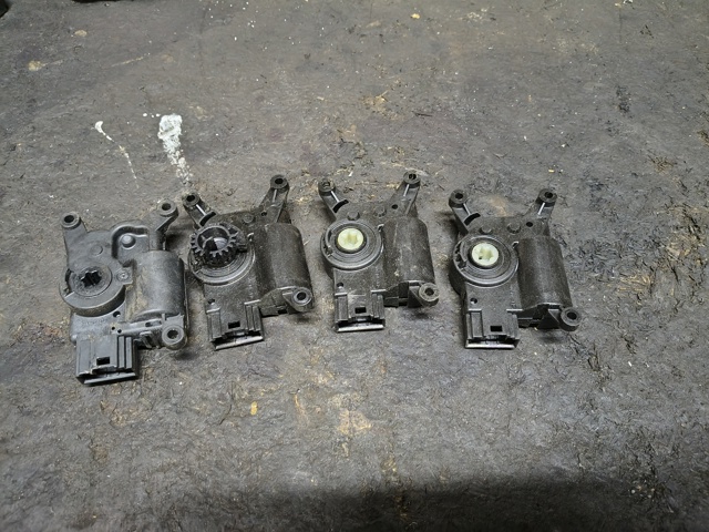 Мотор заслінки печі 5Q0907511L VAG