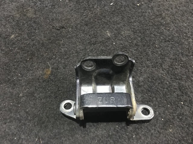 Петля задніх правих дверей 60479AG000 SUBARU