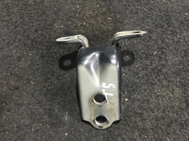 Завіса дверей задніх лівих 60479AG030 SUBARU