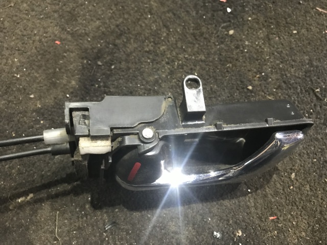 Ручка передніх дверей внутрішня, права 61051AG000JC SUBARU