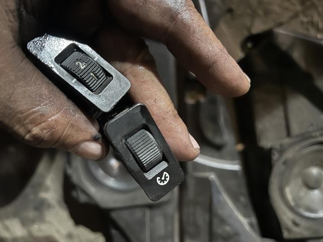 Кнопка коректора фар 61318360460 BMW