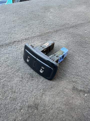 Кнопка обігріву сидіння 621W05010 HYUNDAI