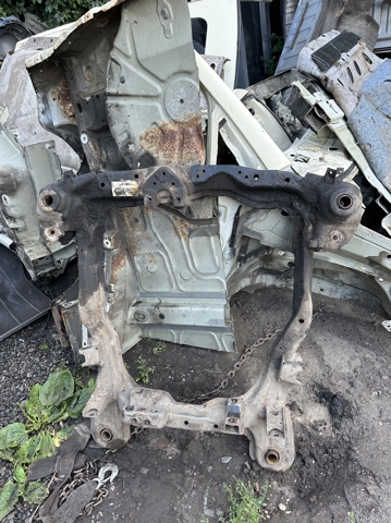 Передня балка 624051F000 HYUNDAI