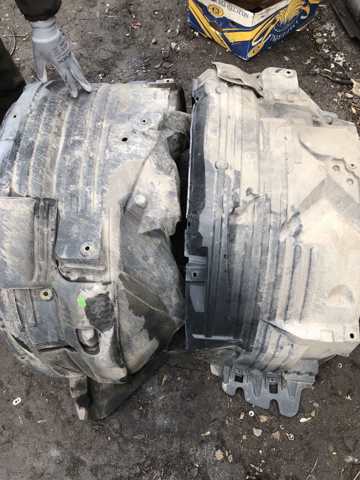 Підкрилок переднього крила, правий 63840EB000 NISSAN