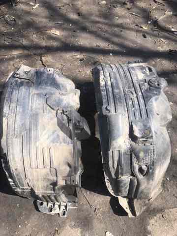 Підкрилок переднього крила, правий 63840EB300 NISSAN