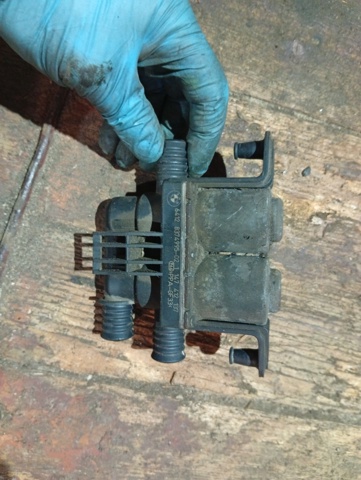 Кран системи опалення 64128374995 LAND ROVER