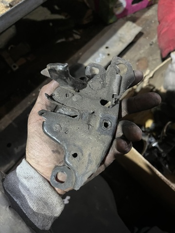 Замок кришки капота 65601EB300 NISSAN