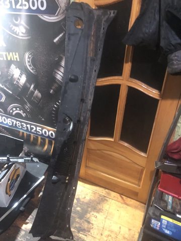 Водостік лобового скла, жабо 66862EB400 NISSAN