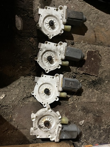 Мотор склопідйомника водійських дверей 67628360511 BMW