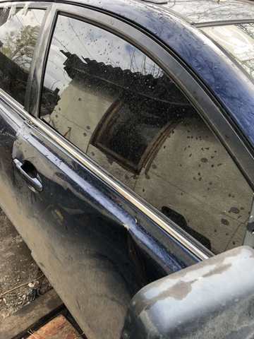 Скло передньої правої двері 6810105030 TOYOTA