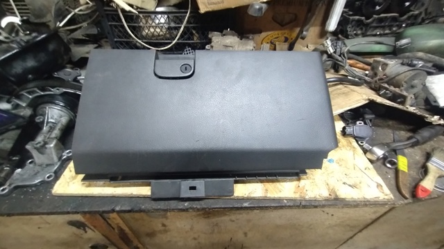 Ящик для рукавичок 68500EQ400 NISSAN