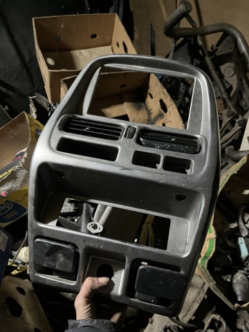 Решітка повітропровода 68750VJ200 NISSAN