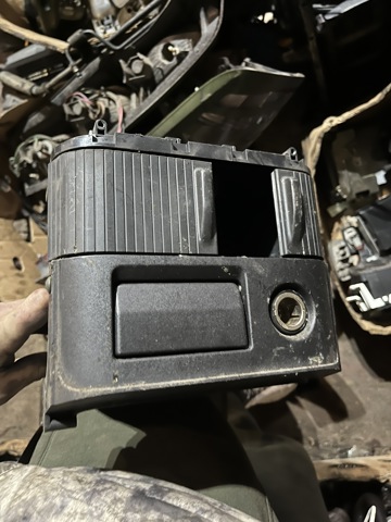 Попільничка 68800EQ400 NISSAN