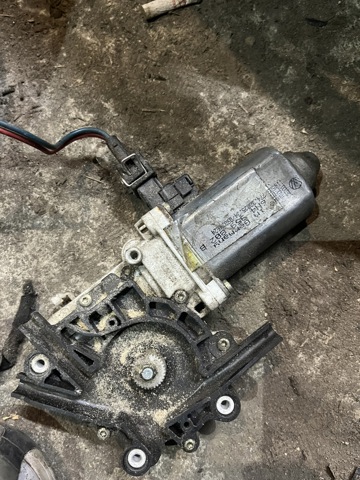 Двигун склопідіймача двері передньої, лівої 6N4959802B LAND ROVER
