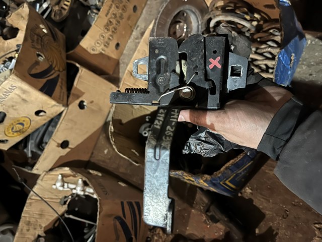 Запор капота (замок і привід замка капота) 7219141 FORD