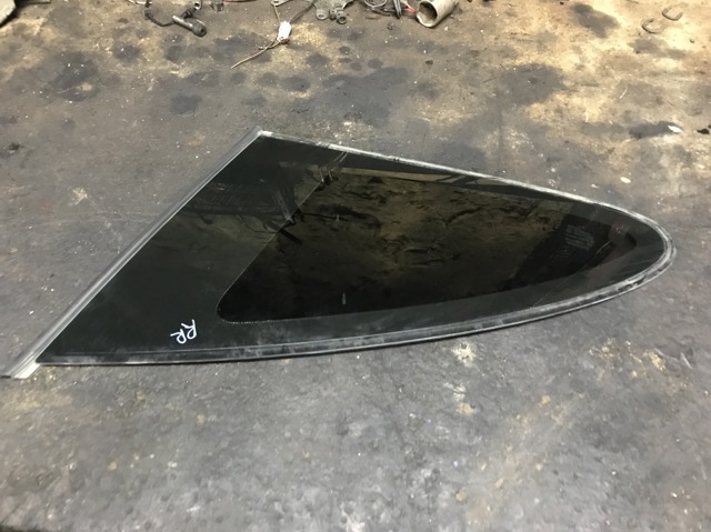 Скло-кватирка двері, задній, лівою 73561SWWE01 HONDA