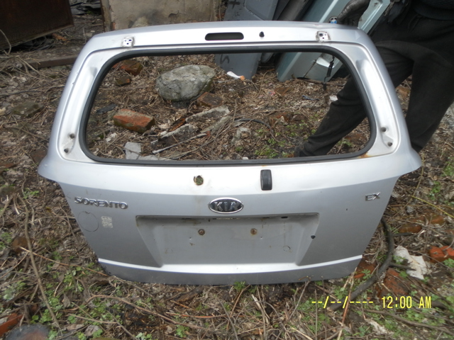 Двері багажника 737003E100 HYUNDAI