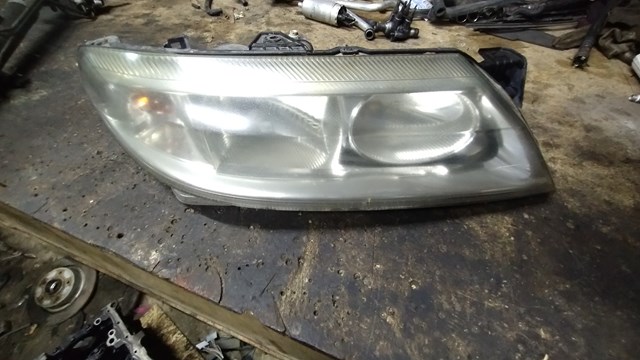 Фара передня права 7701048931 RENAULT