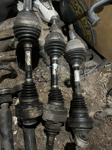 Вісь передня 7L0407271A VAG