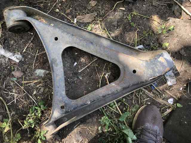 Балансир задній нижній, лівий 7L0505311B VAG